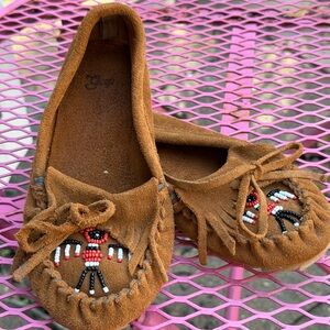 Vintage Gap Girl Sz 11 Classic Brown Leather Mocassins, Thunderbird Beading